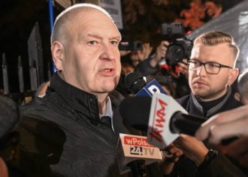 Constitutional Crisis Escalates in Poland as Senior Judge Suspends Court President; President Nawrocki Cuts Short Africa Trip Amid 'Coup' Claims