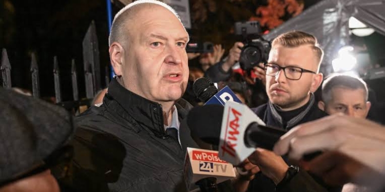 ​Constitutional Crisis Escalates in Poland as Senior Judge Suspends Court President; President Nawrocki Cuts Short Africa Trip Amid 'Coup' Claims
