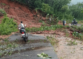 Burukhat Mahendragiri road landslide cleared