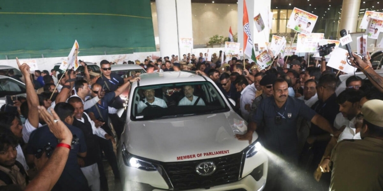 Rahul Gandhi Unhurt as Convoy Vehicles Collide on Purvanchal Expressway Heading to Sultanpur Court