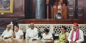 Rahul Gandhi-Led INDIA Bloc Delegation Meets President Murmu, Submits 4-Point Memo Seeking CEC’s Remova