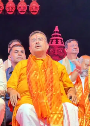 Ranbir Kapoor Makes On-Stage Gaffe During Dussehra Speech in Kolkata as WB CM Announces Tax Exemption for 'Ramayana'