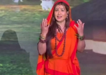 Shilpa Shinde Wins Hearts as Goddess Sita at Delhi Ramlila