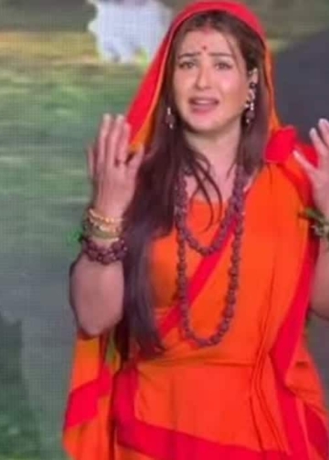 Shilpa Shinde Wins Hearts as Goddess Sita at Delhi Ramlila