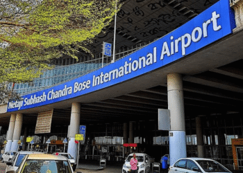Kolkata airport bomb threat