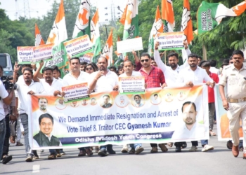 Congress Gheraos CEO’s Office