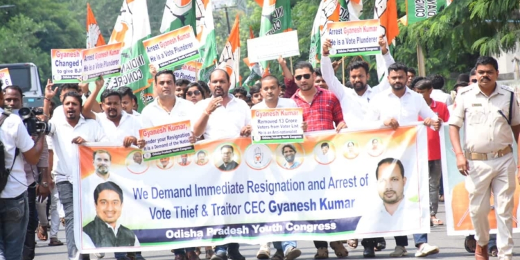 Congress Gheraos CEO’s Office