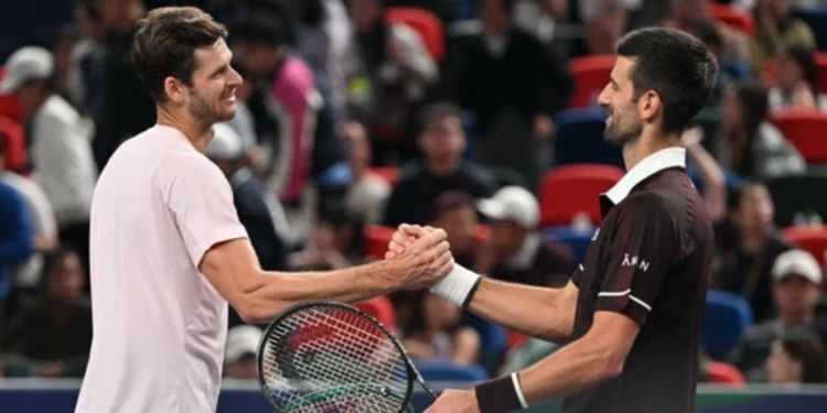Hubert Hurkacz beats Novak Djokovic