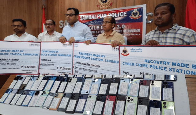 Sambalpur Cyber Police Recovers ₹35.5 Lakh & 100 Stolen Mobile Phones
