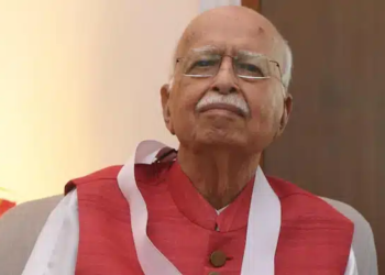 LK Advani hospitalised with chest infection