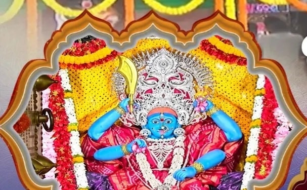 Kataka's Maa Gadachandi Adorned in Bhubaneswari Besha on 4th Day of Puja