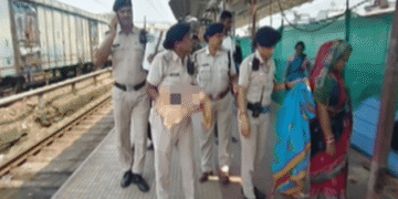 Woman delivers baby Bhubaneswar railway station