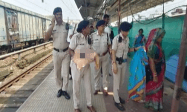 Woman delivers baby Bhubaneswar railway station